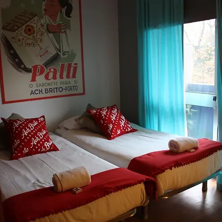 Oporto Excentric Surf / Design Hostel Ostello