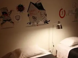Oporto Excentric Surf / Design Hostel Oporto