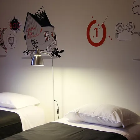 Oporto Excentric Surf / Design Hostel Oporto